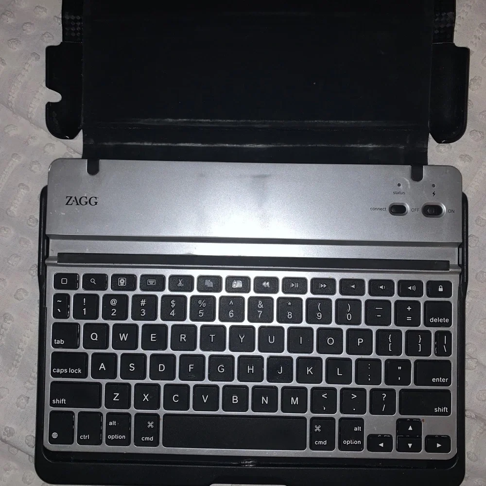 Zagg keyboard for tablet